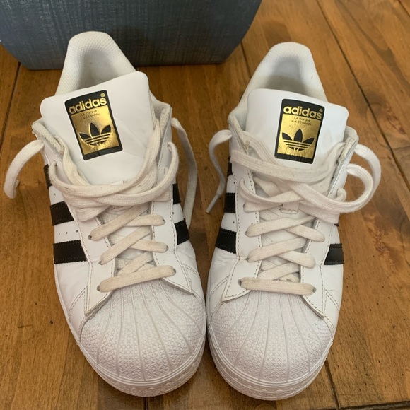 ADIDAS Superstar size W8.5 EUC - Picture 4 of 6